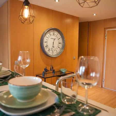 Peter Five Flat By Tonsdeverde * Braga