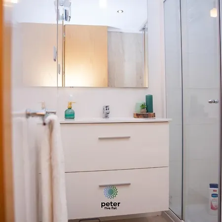 Peter Five Flat